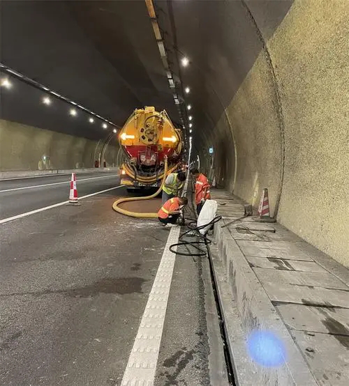 顺德隧道排水渠清淤